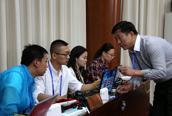 新華網前方記者在直播現場