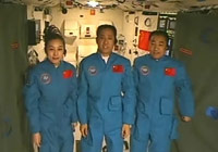 習近平與航天員通話