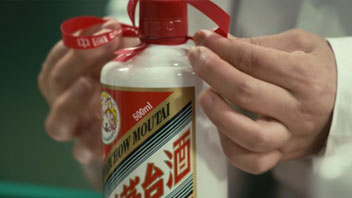 “抱團松動”！機構慌了？有人急忙賣茅臺，有人連夜看周期