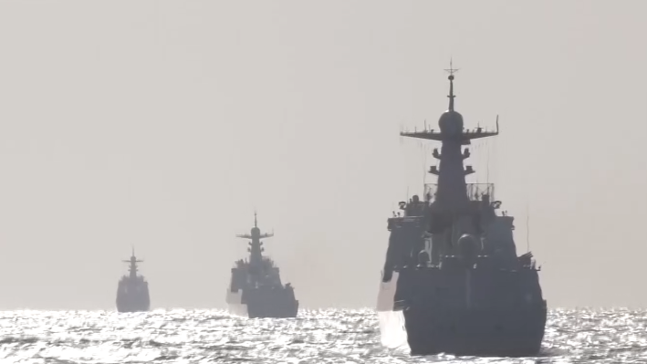 北部戰區海軍某艦艇訓練中心：聚焦實戰！8艘新型艦艇連續多天開展海上訓練
