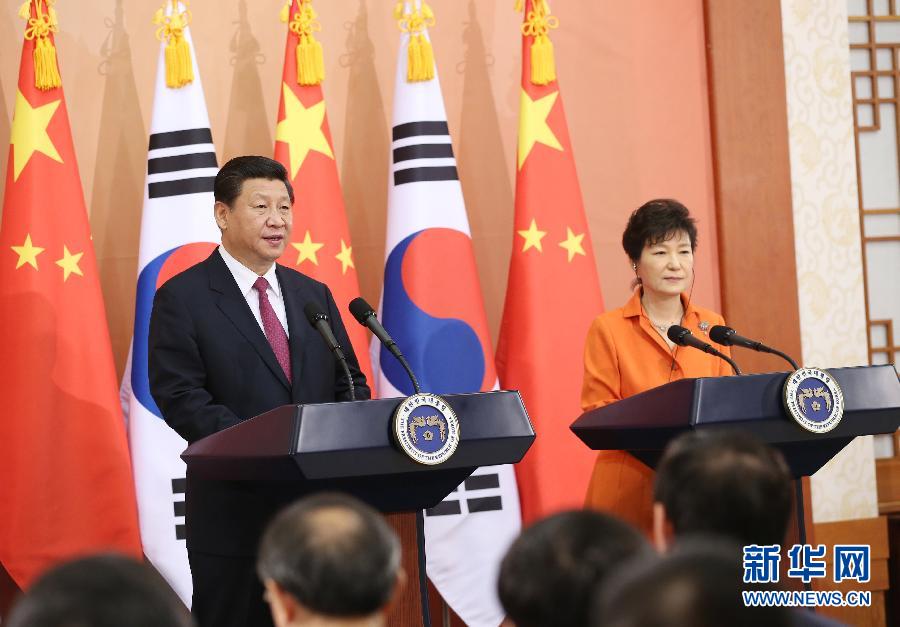 7月3日，國家主席習近平在首爾同韓國總統樸槿惠舉行會談。會談后，兩國元首共同會見記者。 新華社記者姚大偉攝