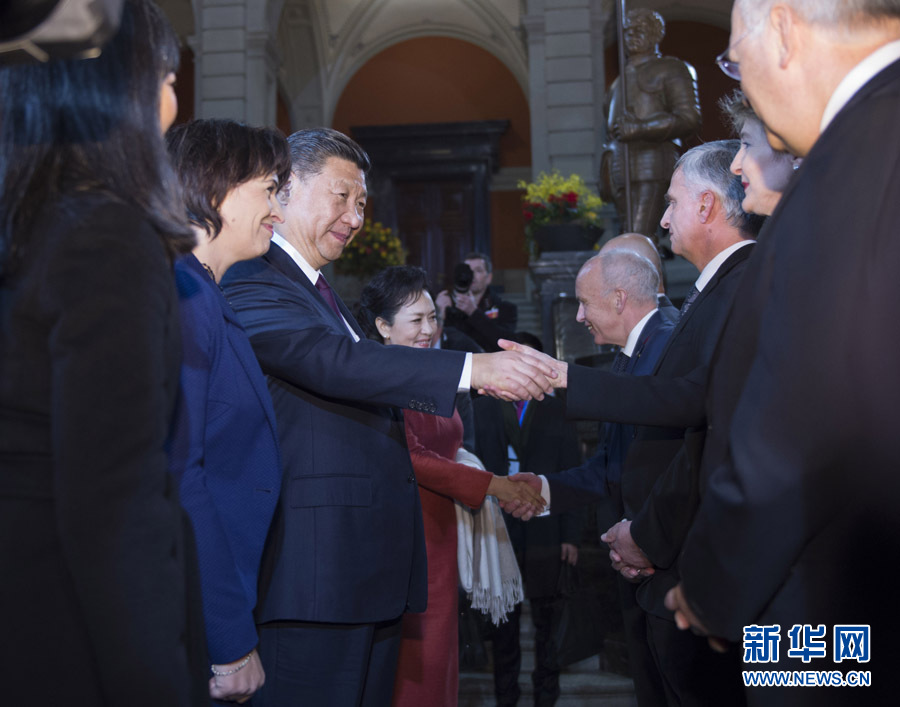 1月15日，國家主席習近平在伯爾尼出席瑞士聯邦委員會全體委員集體舉行的迎接儀式并致辭。 新華社記者 謝環馳 攝
