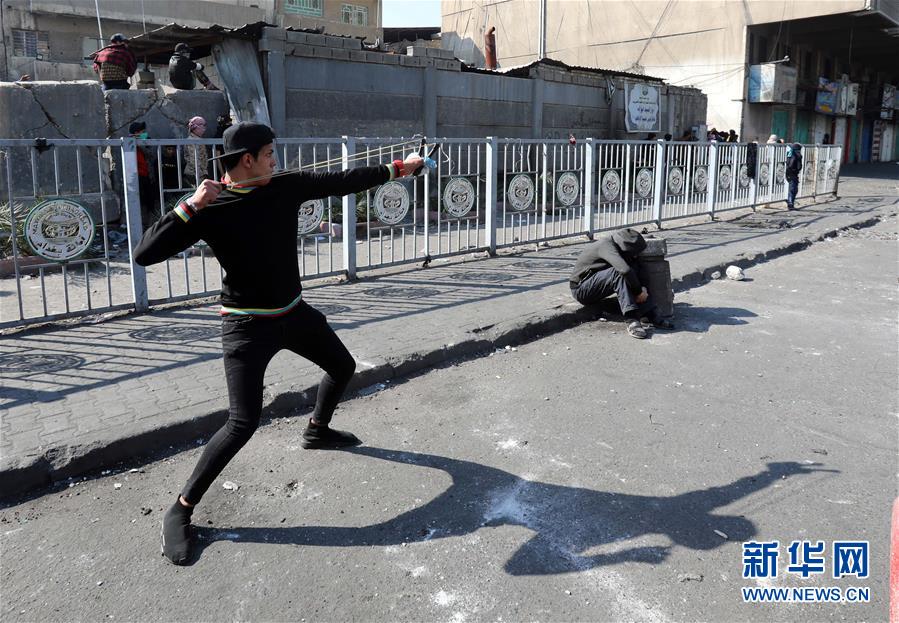 (國際)(1)伊拉克多地示威抗議活動致數十人受傷