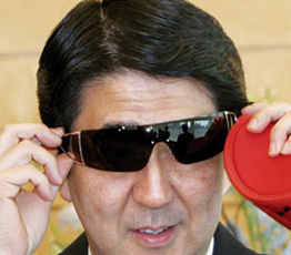 2015，安倍會繼續"暴走"嗎？